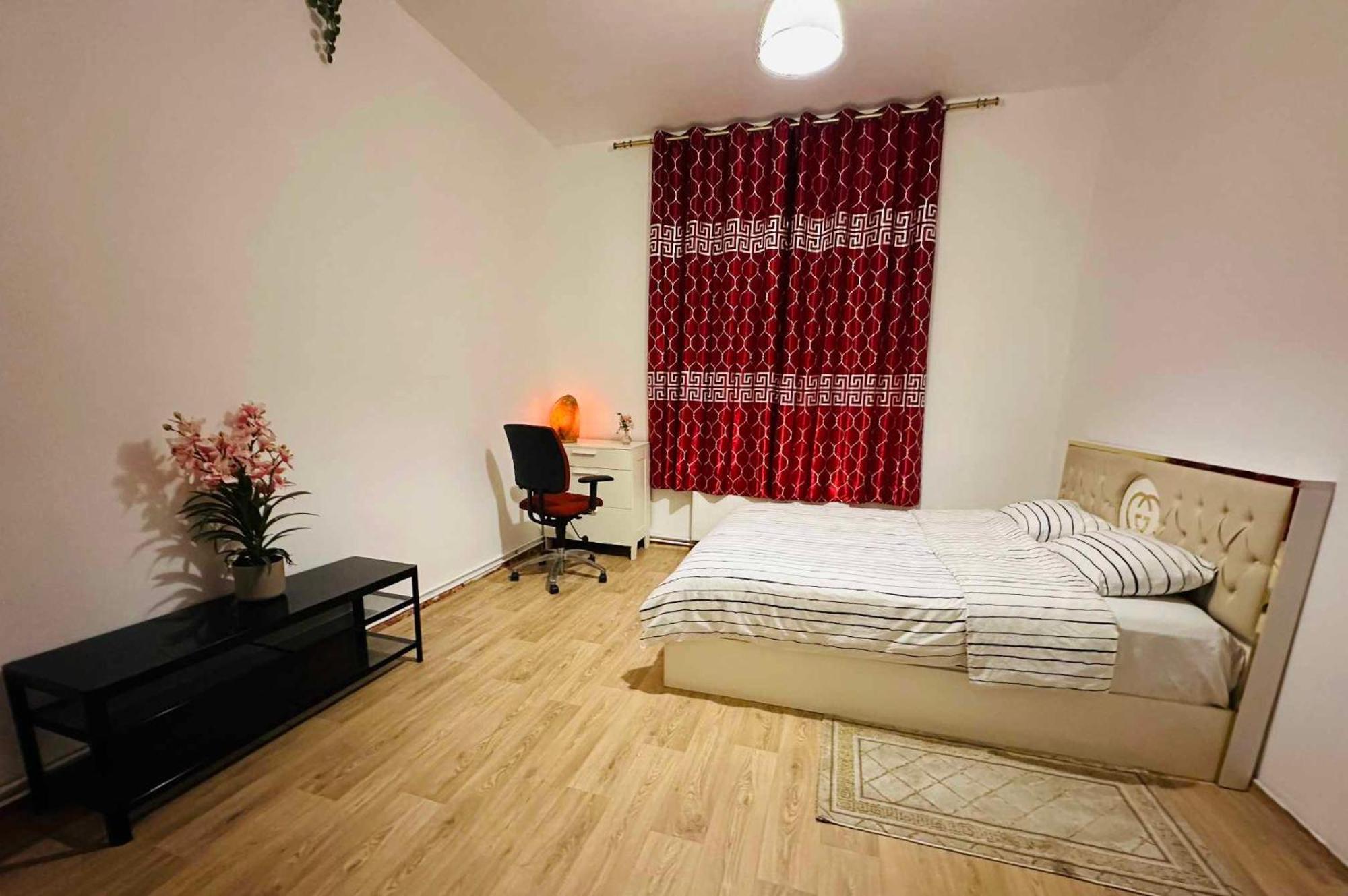 Modern & Comfortable Center Oasis~king Bed ! * Bruxelas